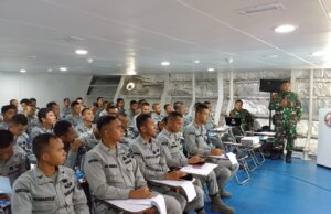 Bakamla RI Gelar Latihan Kesiapsiagaan di Batam Puluhan personel KN Tanjung Datu-301 mengikuti pelatihan di Batam.
