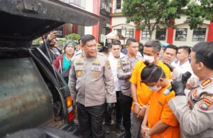 Penimbun BBM Untungnya Sebesar UMK Batam Per Harinya Polda Kepri mengungkap kasus penimbunan BBM jenis solar di Batam.