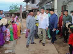 Safari Ramadan di Hinterland, Rudi Serahkan Bantuan untuk Masjid di Pulau Nguan Safari Ramadan di Hinterland