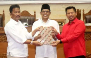 Wali Kota Batam Sampaikan LKPj Tahun 2022 Pada Rapat Paripurna di DPRD Kota Batam Wali Kota Batam Tahun 2022 pada sidang Paripurna di Gedung DPRD Batam
