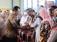 Gubernur Kepri Serahkan Bantuan Insentif Guru SMA/SMK Swasta se-Kota Batam Gubernur Kepri