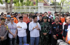 Wali Kota Batam menemui para buruh pada peringatan May Day 2023