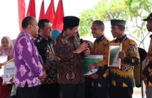 Menteri Hadi Serahkan 10.668 Sertifikat Tanah Milik Warga Kepri Sertifikat Tanah Kepri