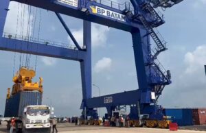 STS Crane Pelabuhan Batu Ampar Mulai Layani Bongkar Muat Pelabuhan Batu Ampar
