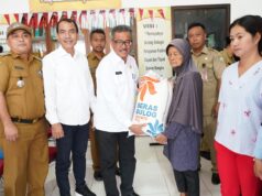 Sekda Batam Serahkan 752 Kg Beras untuk Korban Kebakaran di Pulau Kasu Sekda Batam