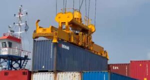 Bongkar Muat di Pelabuhan Batu Ampar Kian Efektif Sejak Ada STS Crane Pelabuhan Batu Ampar