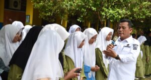 Ansar Dorong Siswa SMAN 1 Lingga Bermimpi Besar SMAN 1 Lingga