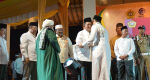 Ribuan Masyarakat Karimun Membanjiri Acara Tabligh Akbar yang Dihadri Gubernur Kepri Gubernur Kepri