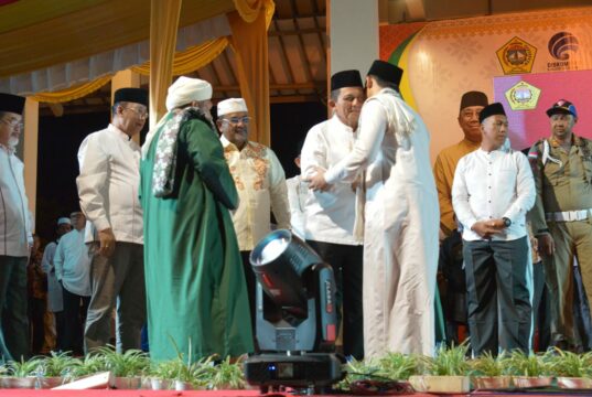 Ribuan Masyarakat Karimun Membanjiri Acara Tabligh Akbar yang Dihadri Gubernur Kepri Gubernur Kepri