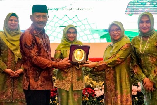 Sekda Kepri Ajak Muslimat NU Pererat Tali Silaturahmi dan Jaga Toleransi Umat Beragama Sekda Kepri