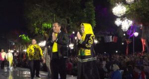 Pagelaran Istana Berbatik 2023, Gubernur Ansar dan Istri Tampil di Catwalk di Depan Presiden RI Istana Berbatik 2023