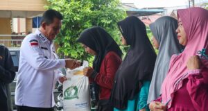 Gubernur Kepri Serahkan Bantuan Pangan Pemerintah Tahap II untuk Masyarakat Tanjungpinang Gubernur Kepri