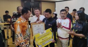 17 Atlet Pelajar Berprestasi dan 15 Pelatih Terima Bantuan Dana dari Pemprov Kepri Atlet Kepri