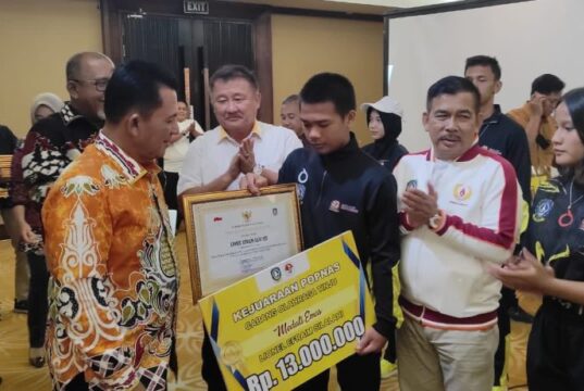 17 Atlet Pelajar Berprestasi dan 15 Pelatih Terima Bantuan Dana dari Pemprov Kepri Atlet Kepri