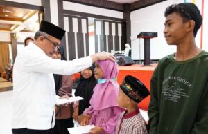 Buka Bersama Ribuan Pasukan Kuning, Jefridin: Terimakasih, Batam Jadi Bersih dan Nyaman Sekda Kota Batam buka bersama dengan 1.043 petugas kebersihan di Restoran Golden Prawn