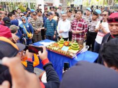 Jefridin Dampingi Rudi Terima Ratusan Buruh Batam yang Gelar Aksi Damai Buruh Batam