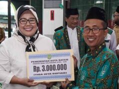 Wagub Marlin: Jadikan Perbedaan Sebagai Kekuatan Untuk Lanjutkan Pembangunan Kota Batam TP PKK dan Wali Kota Batam menyerahkan secara simbolis insentif untuk tokoh agama