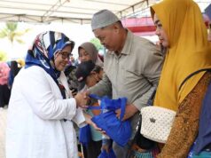 Kedekatan Marlin Dengan Warga Sagulung Saat Bagikan 6.300 Paket Sembako Bersubsidi Kedekatan Marlin Dengan Warga Sagulung