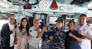 KRI Bung Tomo 357 Singgah di Pelabuhan Batu Ampar Sepulang Latihan Bersama Pemerintah Vietnam BP Batam - TNI AL Jalin Silaturahmi di Atas KRI Bung Tomo 357