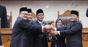 Muhammad Kamaluddin Resmi Ketua DPRD Batam Ketua DPRD Batam