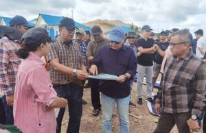 BP Batam dan Pemko Batam Tinjau Pembangunan Pasar Sementara di Tanjung Banon Anggota BP Batam bersama Pemko Batam meninjau lokasi pembangunan pasar sementara di Tanjung Banon.