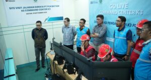 Dorong Digitalisasi Pengawasan Keselamatan Kerja, Direksi PLN Batam Tinjau Command Centre K3 PLN Batam