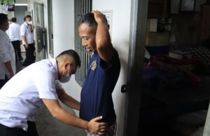 Menuju Zero HP dan Narkoba, Lapas Batam Gelar Razia Kamar Hunian Lapas Batam